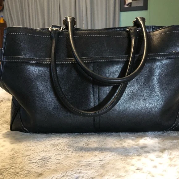 Lg Coach Satchel Pet & Smoke Free - Picture 5 of 13